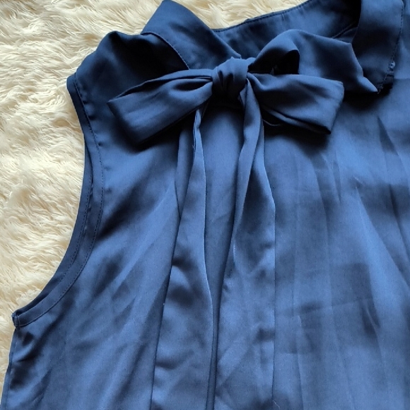 Elegant Navy Sleeveless Top - Picture 2 of 8